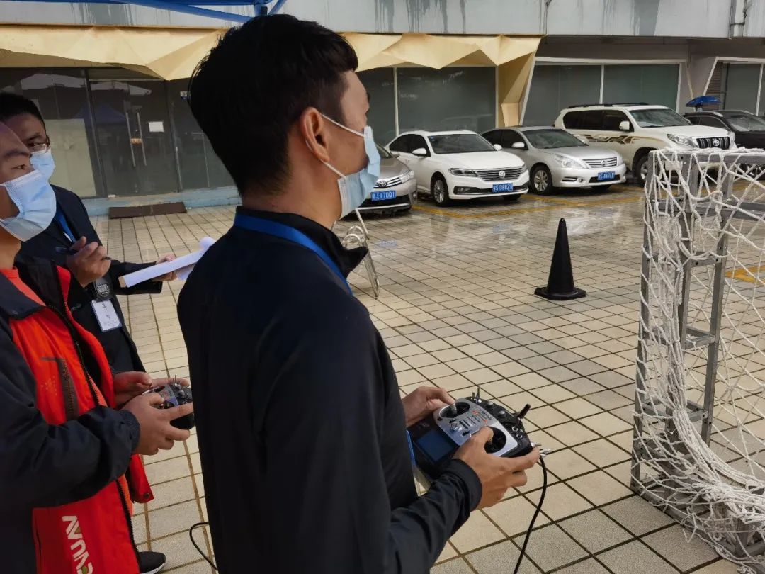 千亿国际无人机飞控师，，，，，，声誉腾飞！