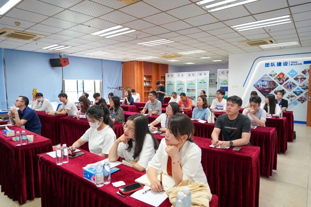 千亿国际集团引领AI风潮，，，，，全员学习共创生长