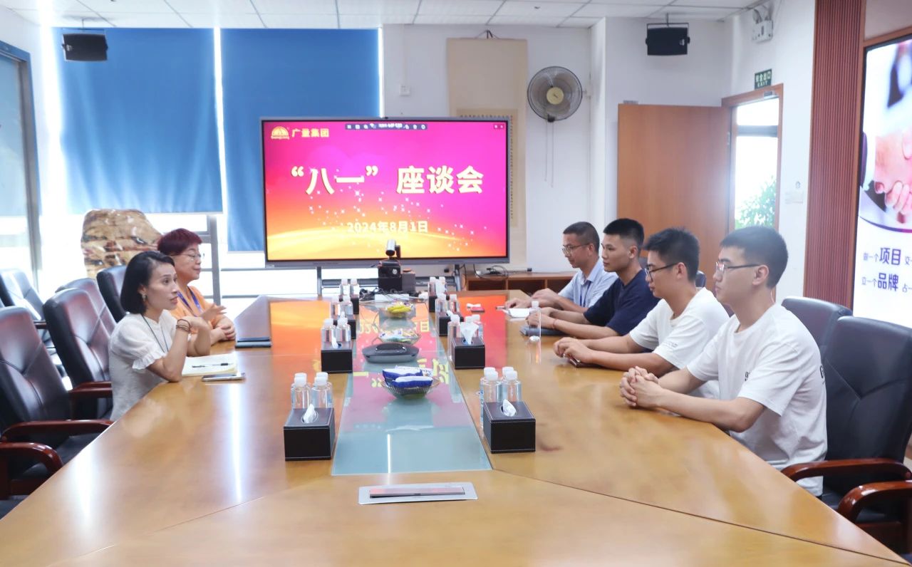 致敬军旅荣光，，，，，共庆“八一”佳节